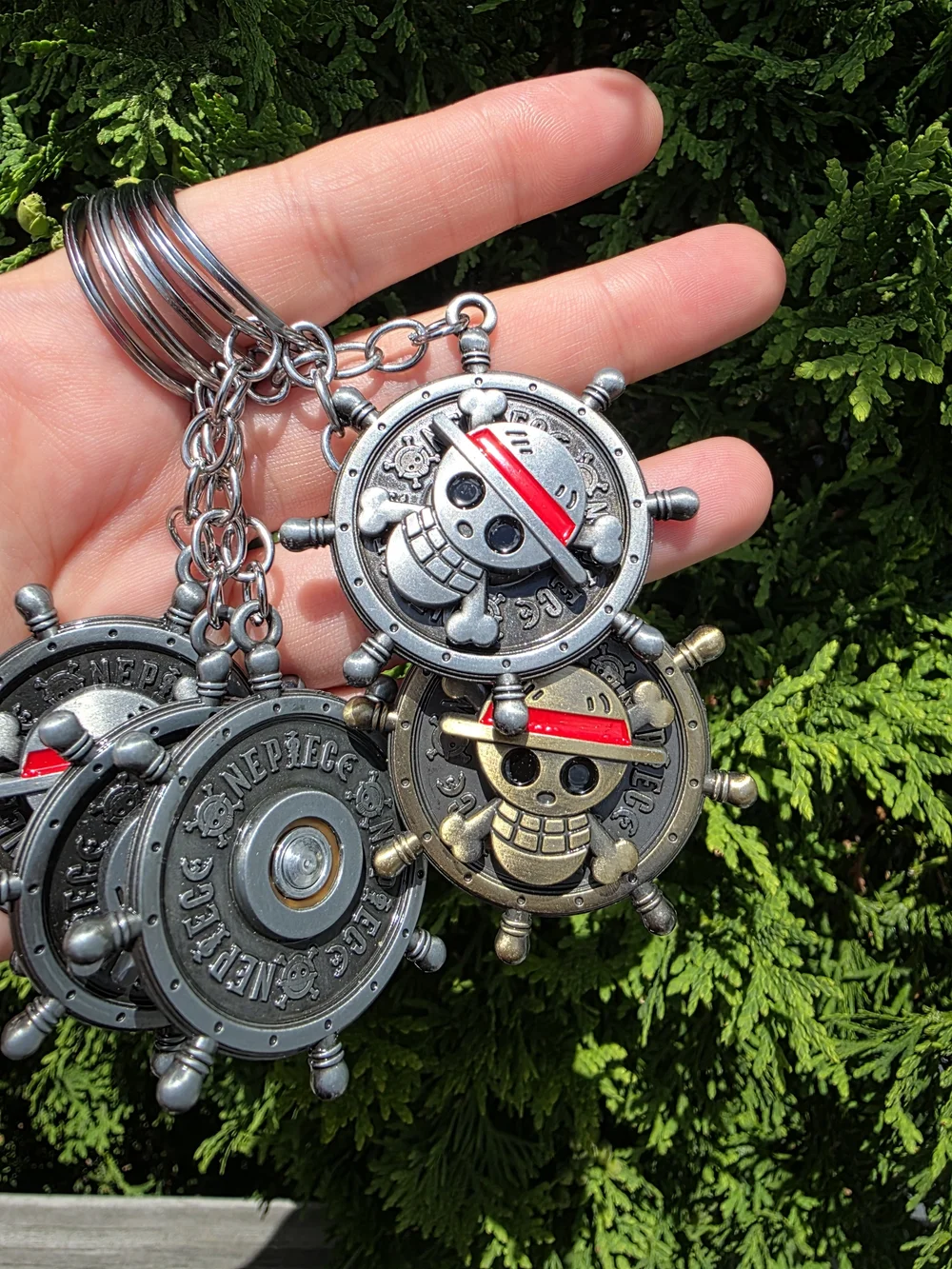 One Piece Jolly Roger Metal Keychain - Silver and Gold